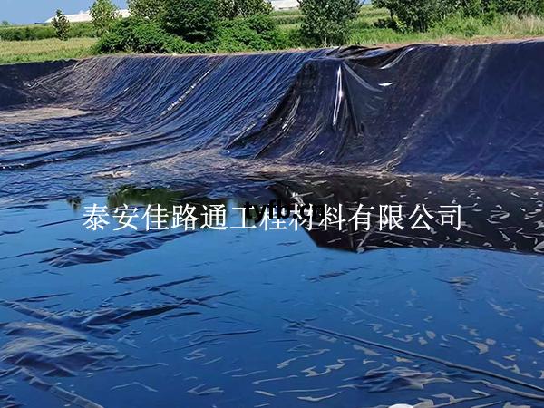 蓄(xu)水池防(fang)滲(shen)膜冬(dong)季(ji)施(shi)工，防(fang)凍(dong)防(fang)裂(lie)技巧(qiao)學起(qi)來(lai)